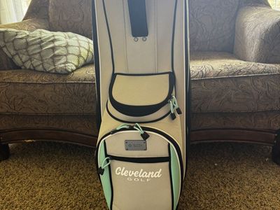 Cleveland Bloom woman’s golf set