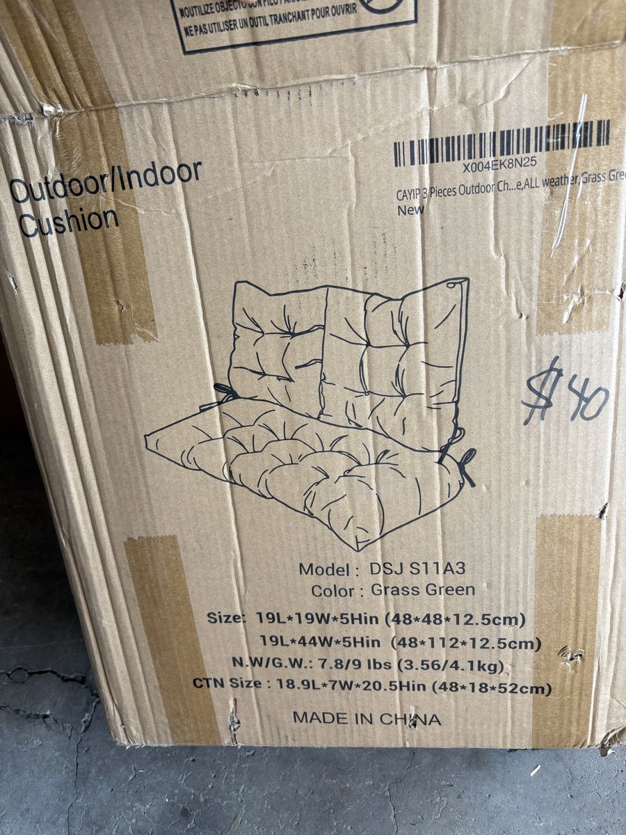 Brand new CAYIP 3 Pieces Outdoor/Indoor Tufted Patio Cushion Set - Grass Green, All-Weather
