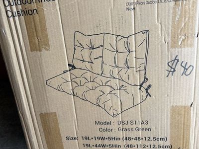 Brand new CAYIP 3 Pieces Outdoor/Indoor Tufted Patio Cushion Set - Grass Green, All-Weather
