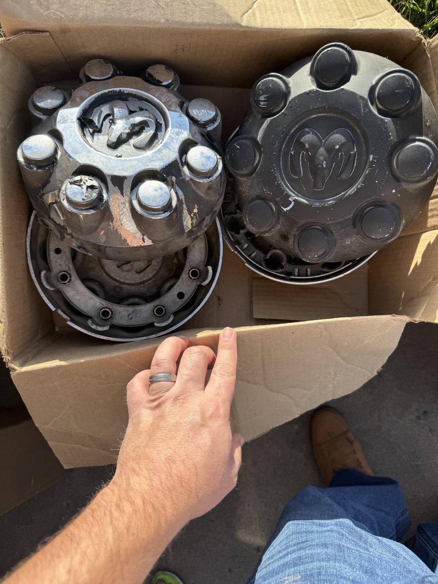 1996-2007 Dodge ram 2500 hub caps