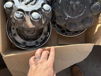 1996-2007 Dodge ram 2500 hub caps