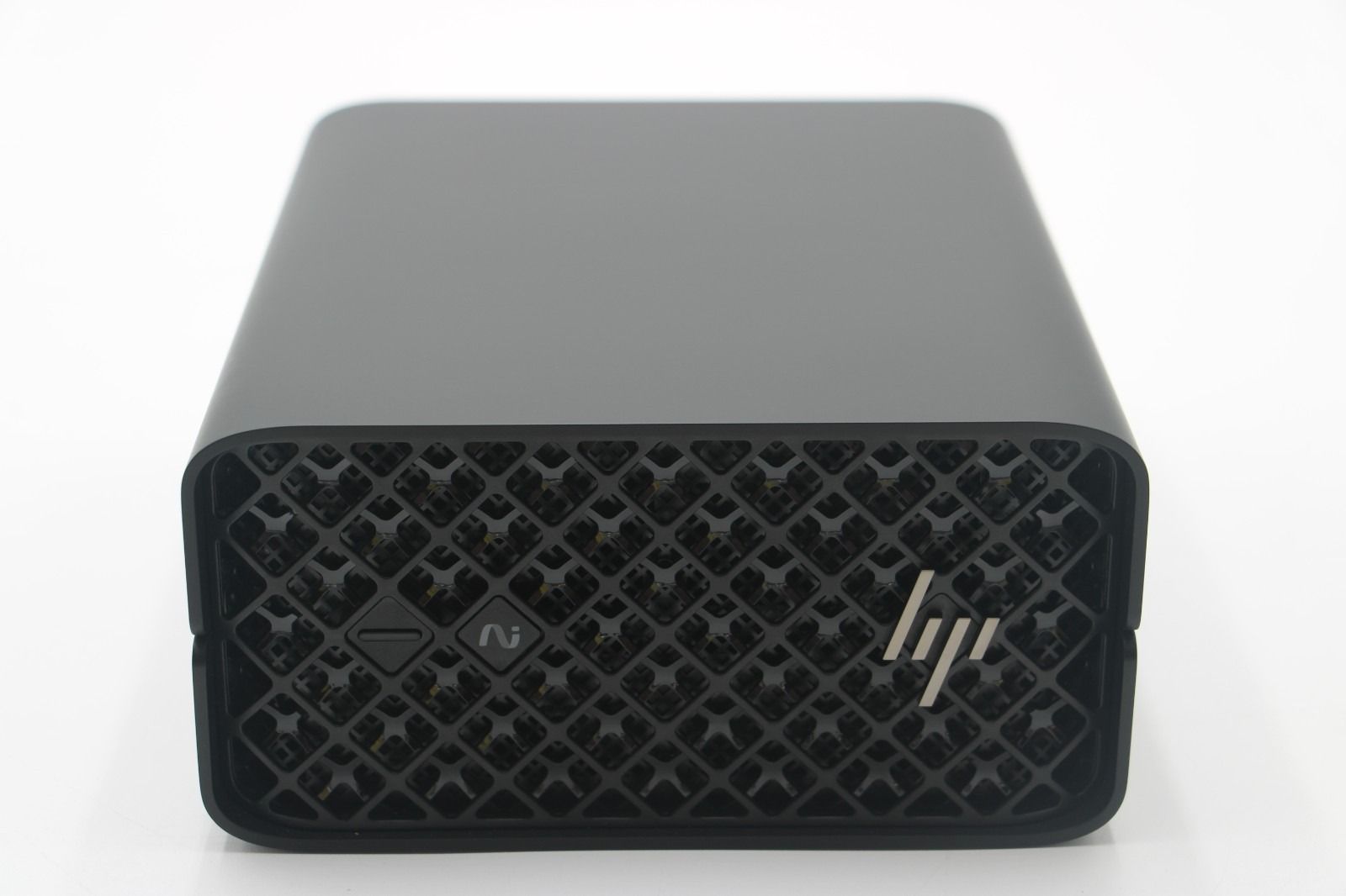 HP Z2 MINI G1a Workstation /AMD Ryzen AI Max+ Pro 395 / 28GB RAM / 2TB SSD