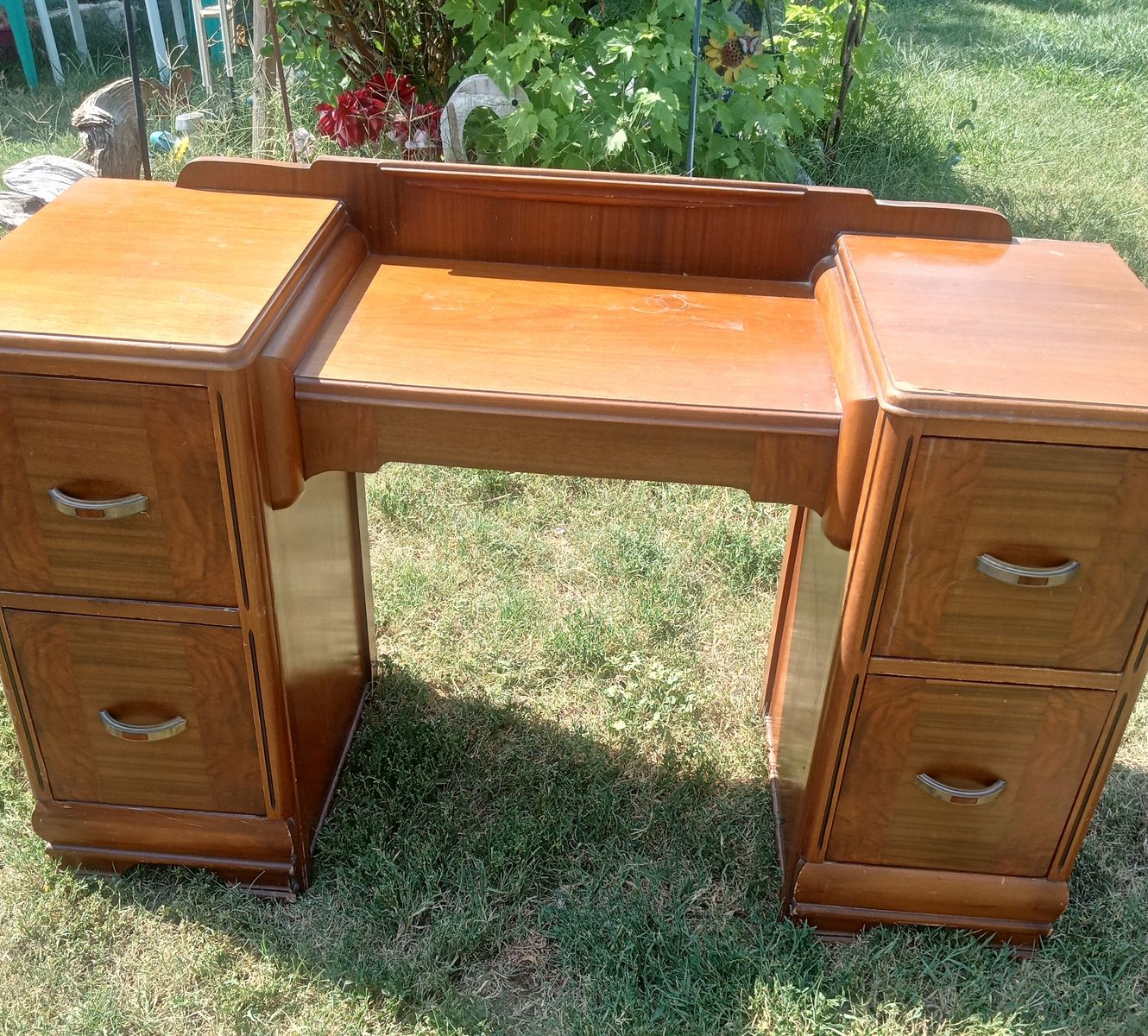 Beautiful Vintage Vanity