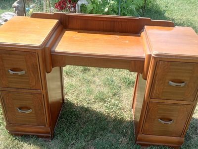 Beautiful Vintage Vanity