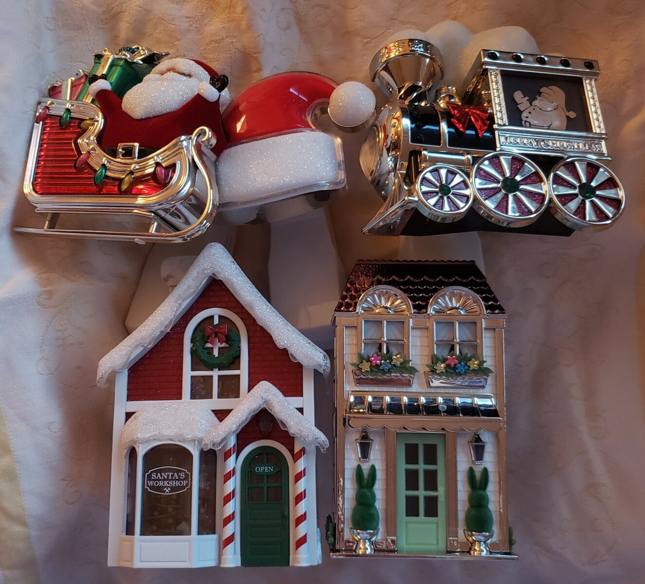 CHRISTMAS BATH AND BODY WORKS HOLIDAY NIGHTLIGHTS