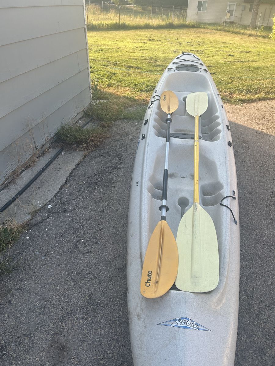 Tandem kayak with two paddles
