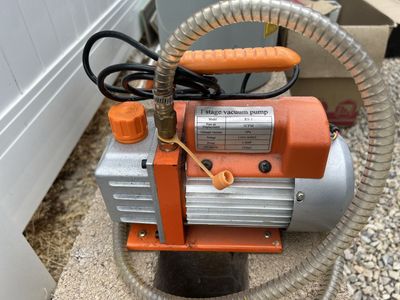 RS-1 1-Stage Vacuum Pump, 3CFM, 1/4HP, 110V/60Hz, 220ml Oil Capacity
