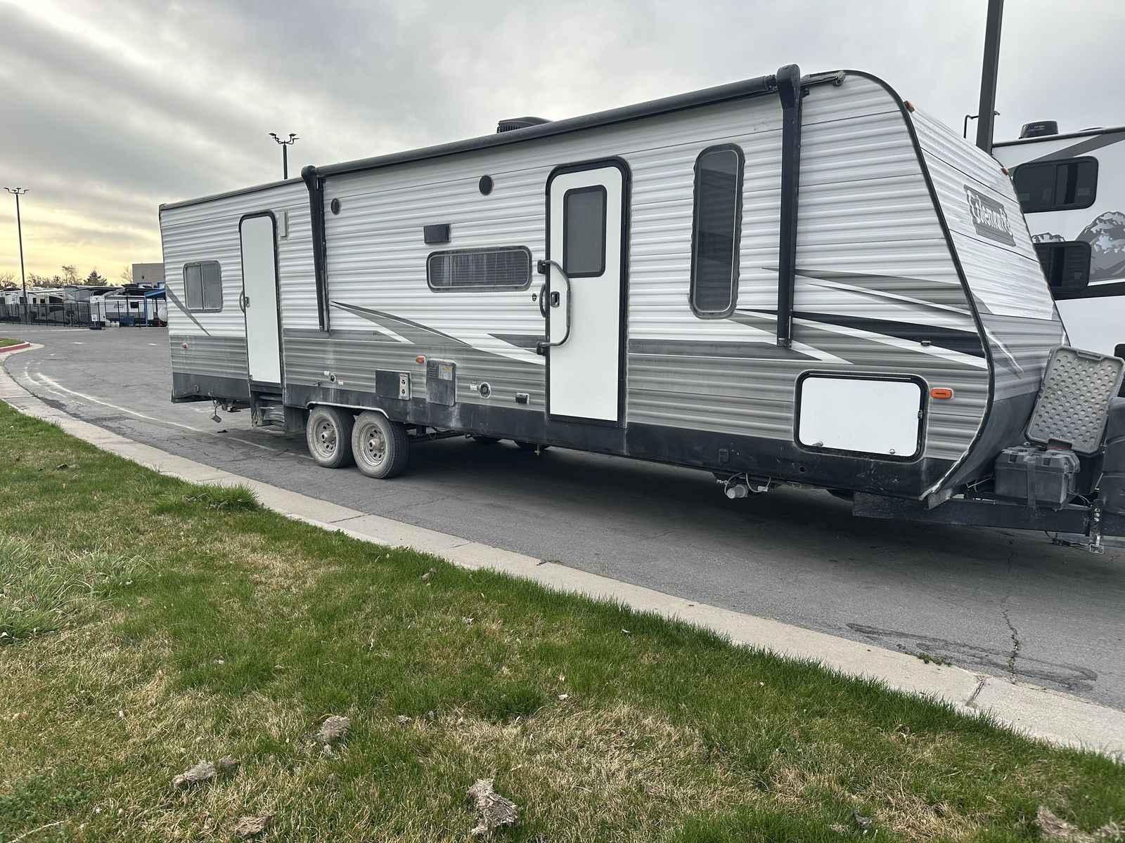 2021 Coleman CM300TQ21 Toy Hauler – Keystone Manufactured