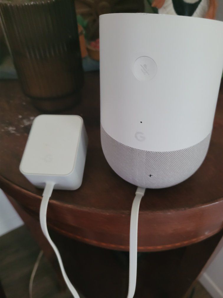 Google Home Smart Speaker - White, Excellent Condition, Voice Assistant, Smart Home Hub