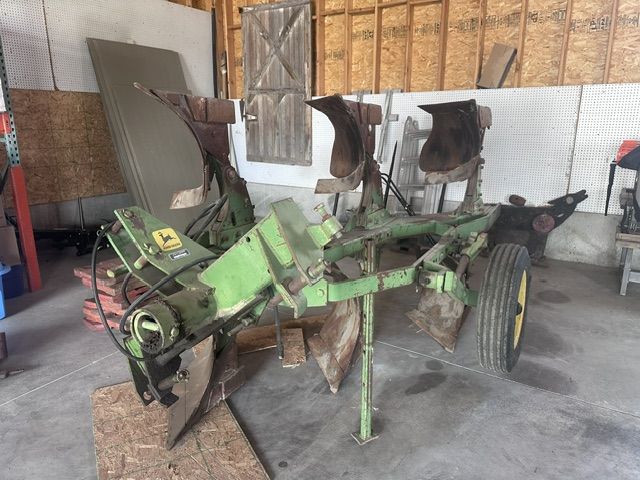 John Deere 4200 Heavy Duty 3-Bottom Two Way Plow - Exceptional Condition