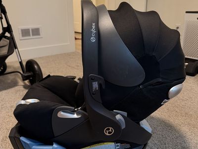 Cybex cloud Q platinum infant car seat and base