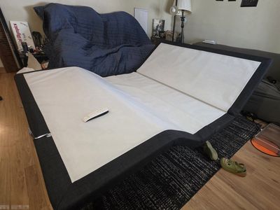 Cariloha Classic Comfort Adjustable Bed Base - Queen Size with Remote