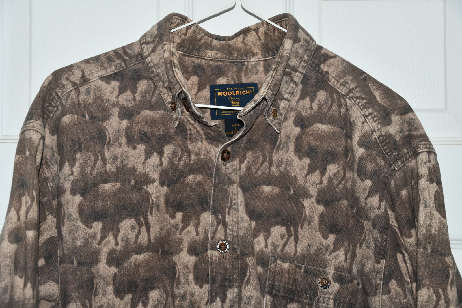 MEN'S WOOLRICH "BUFFALO PRINT" SHIRT ~ SIZE L ~ BUTTON DOWN, LONG SLEEVE ~ CLEAN!