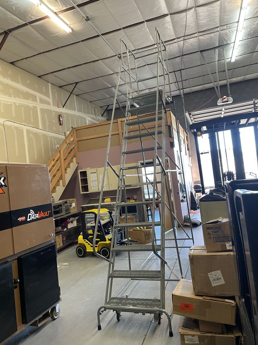 12 Step Rolling Platform Step Ladder