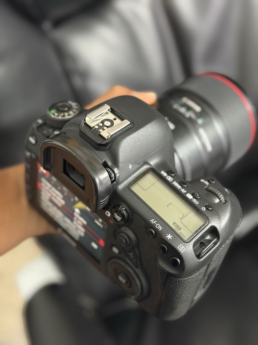 5d iv w 2 lenses 