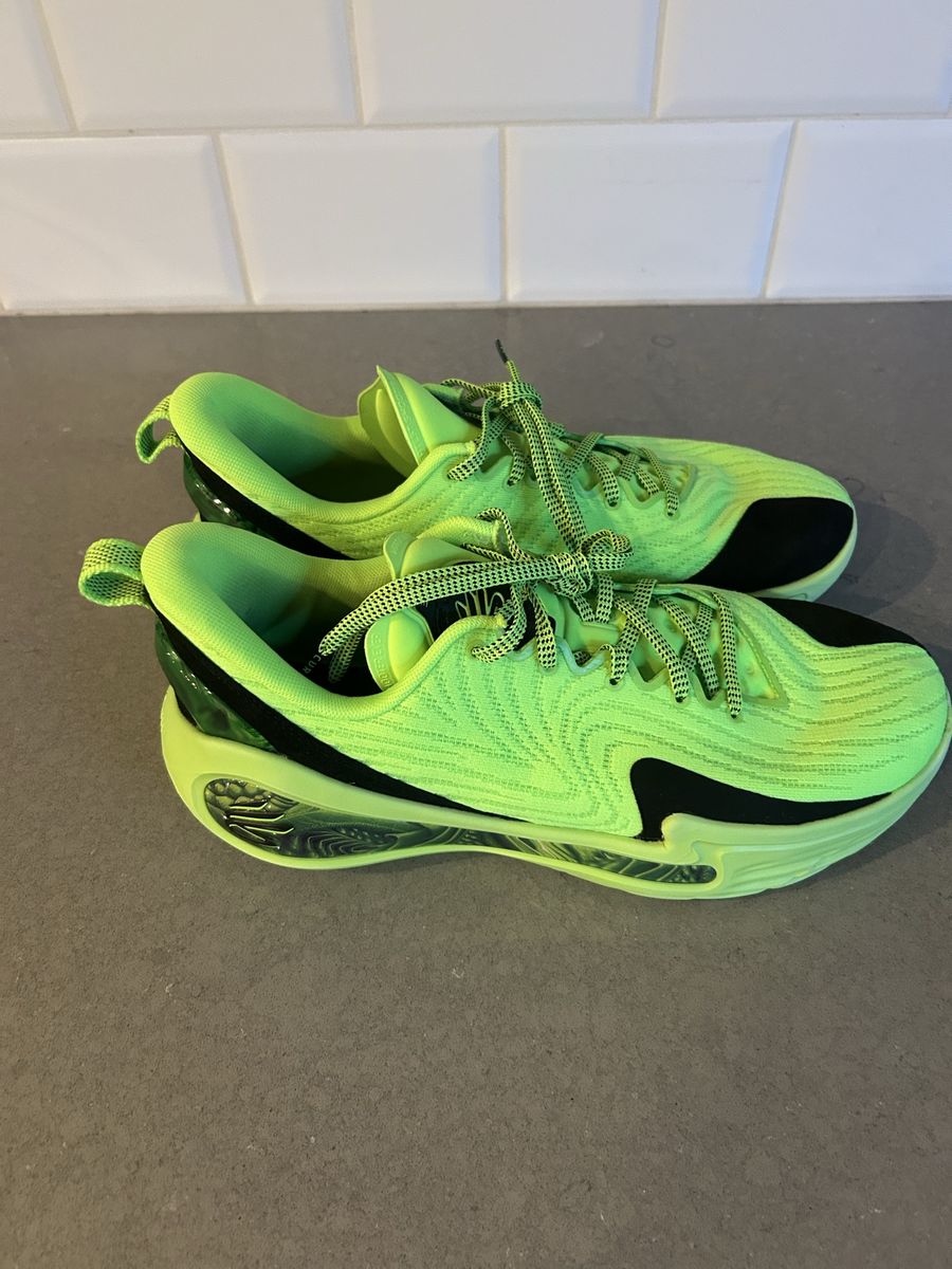 Curry 12 Basketball Shoes (Size 11)