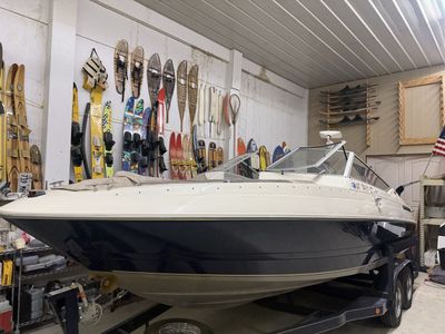 1994 Maxum 2300 SR Ski and Wakeboard Boat with Trailer