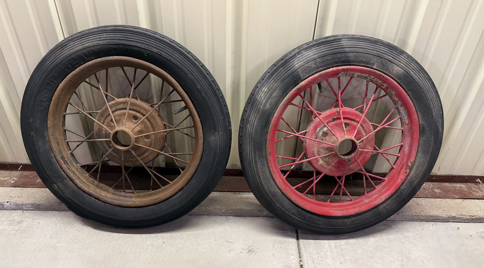 SET OF 2 VTG 1928 1929 FORD MODEL A 21" TIRE WIRE SPOKE WHEEL 5 LUG ORIGINAL