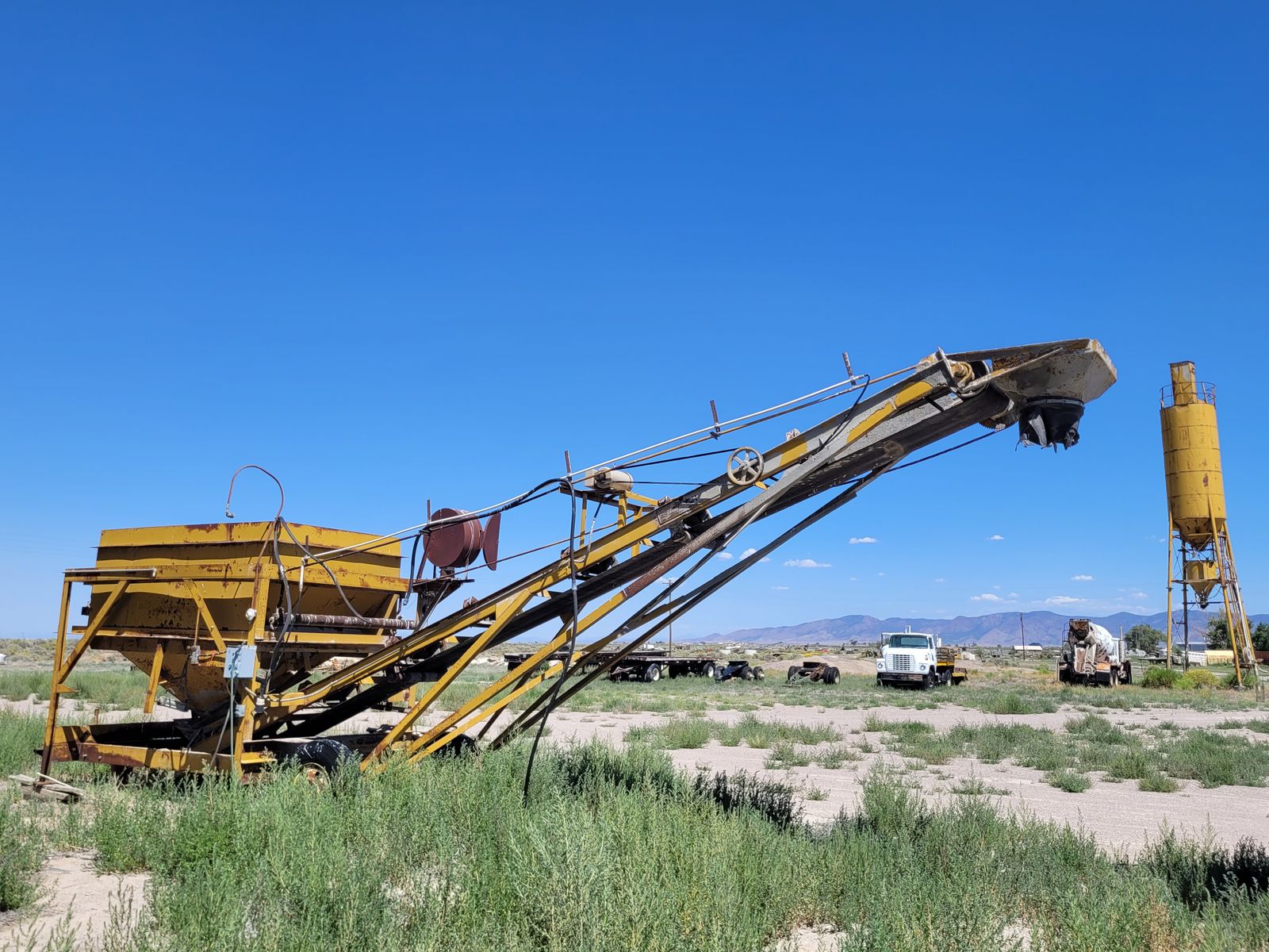 Portable Aggregate Hopper / Stacking Conveyor