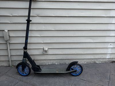 Kids Self-propelled blue and black scooter