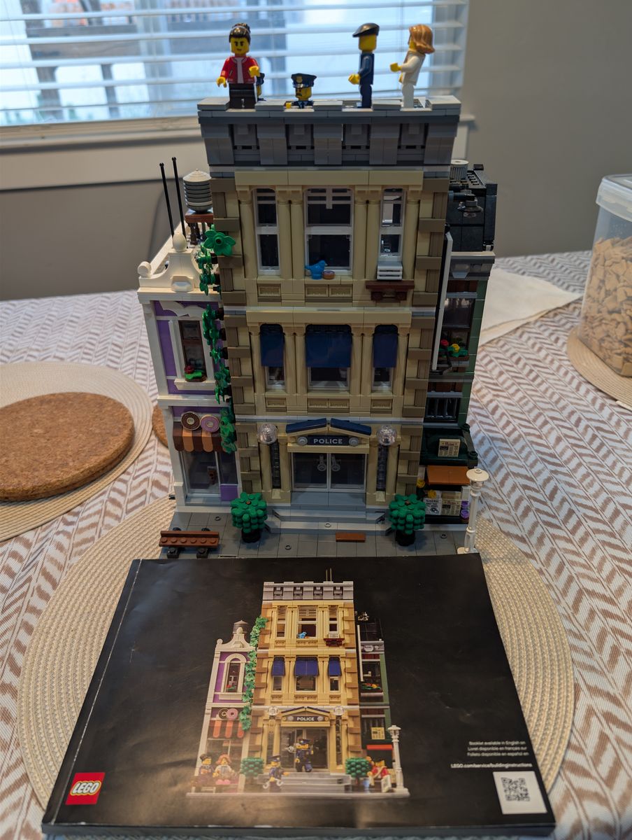 LEGO Police Station 10278 - USED