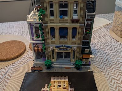 LEGO Police Station 10278 - USED