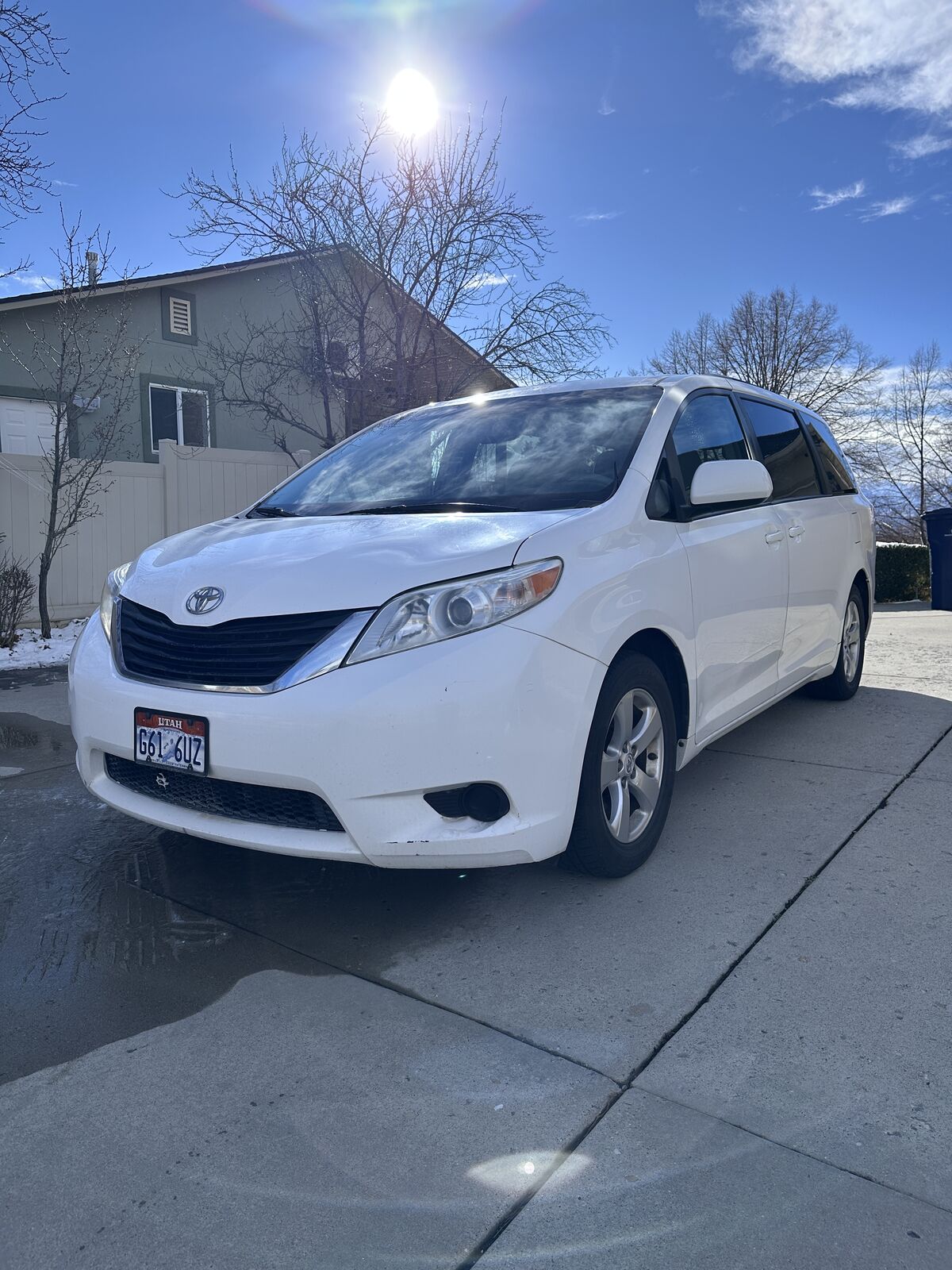 2011 TOYOTA SIENNA LE 8-Passenger