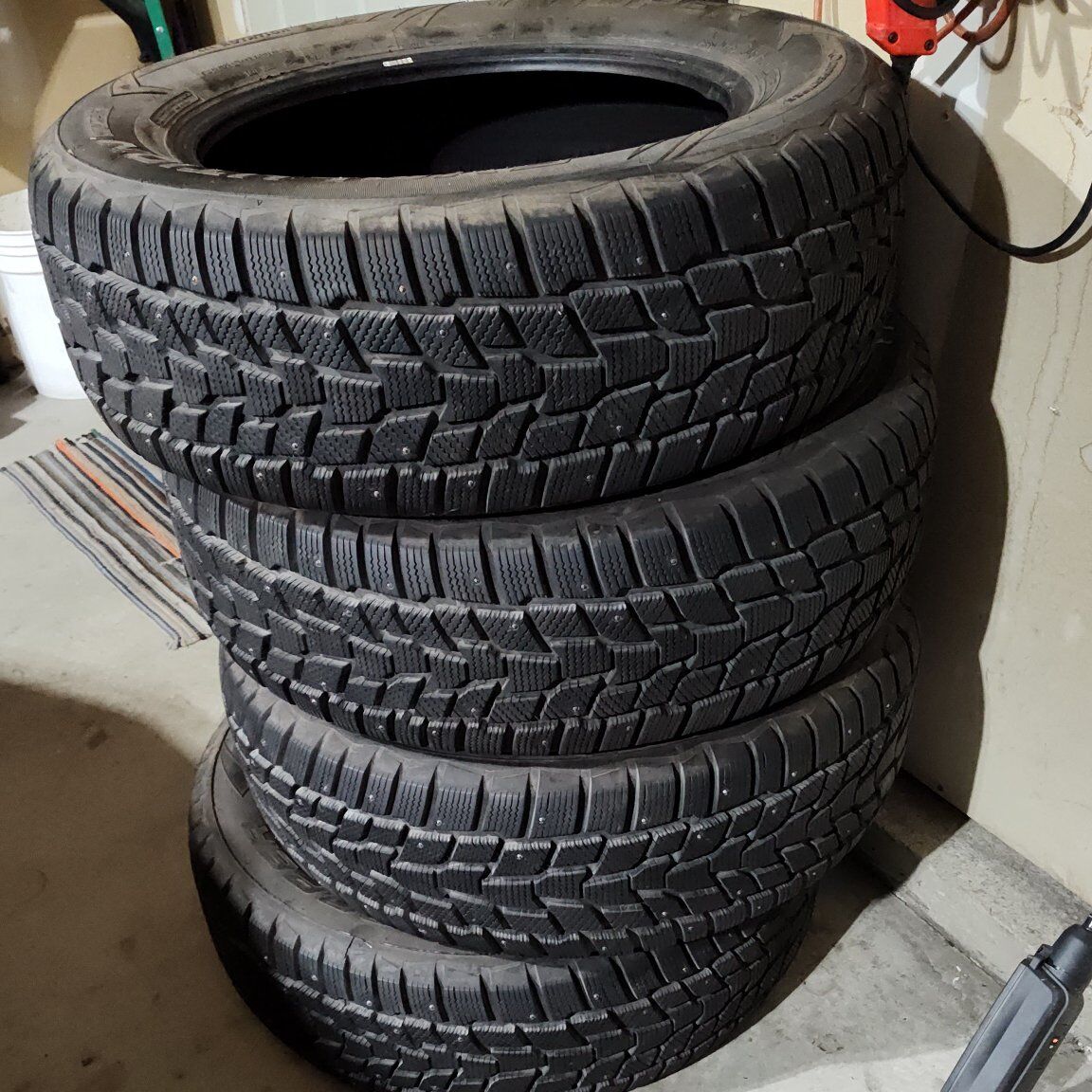 4 Cooper Evolution Winter studded snow tires 245/60/18  3PMSF blizzak