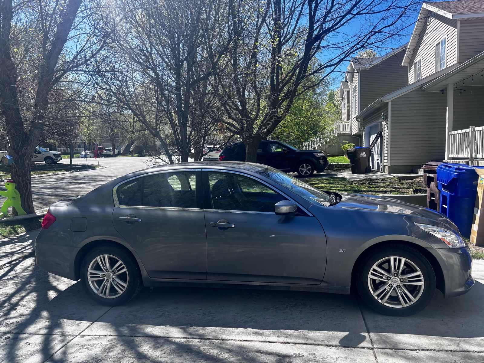 2015 INFINITI Q40 Base