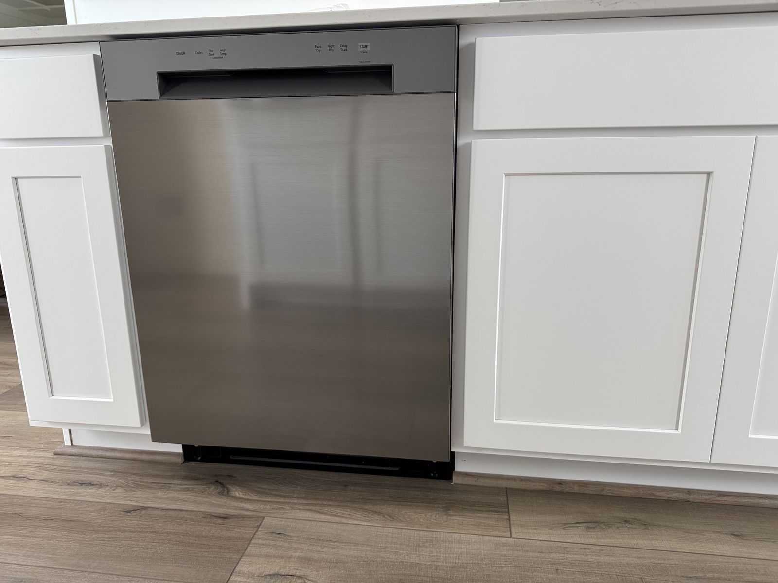 Brand New LG Stainless Steel Dishwasher – Builder Take-Out – Never Used– LDFC2423V