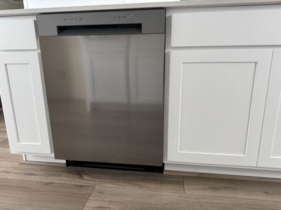 Brand New LG Stainless Steel Dishwasher – Builder Take-Out – Never Used– LDFC2423V