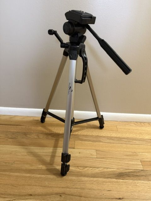 Tripod with 2 Way Fluid Panhead