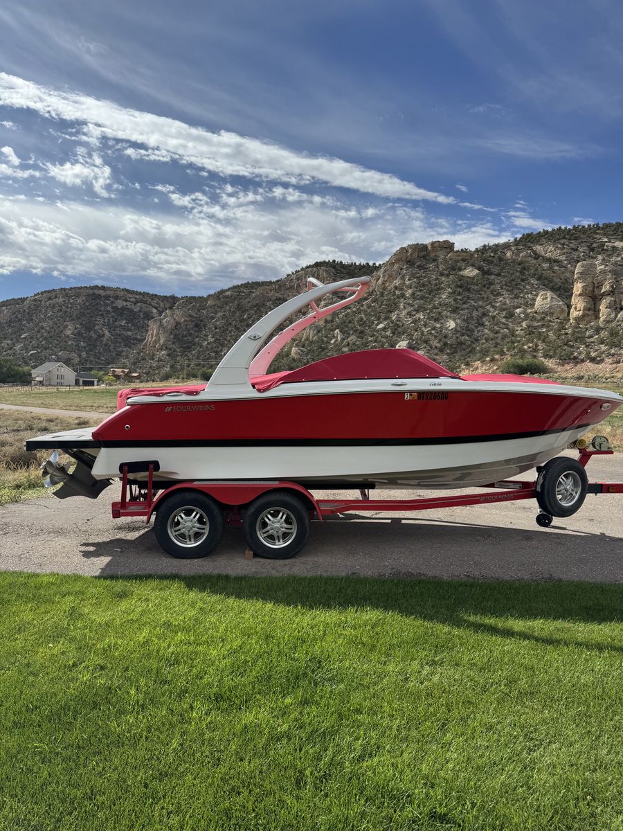 Four Winns 2012 H210 Boat