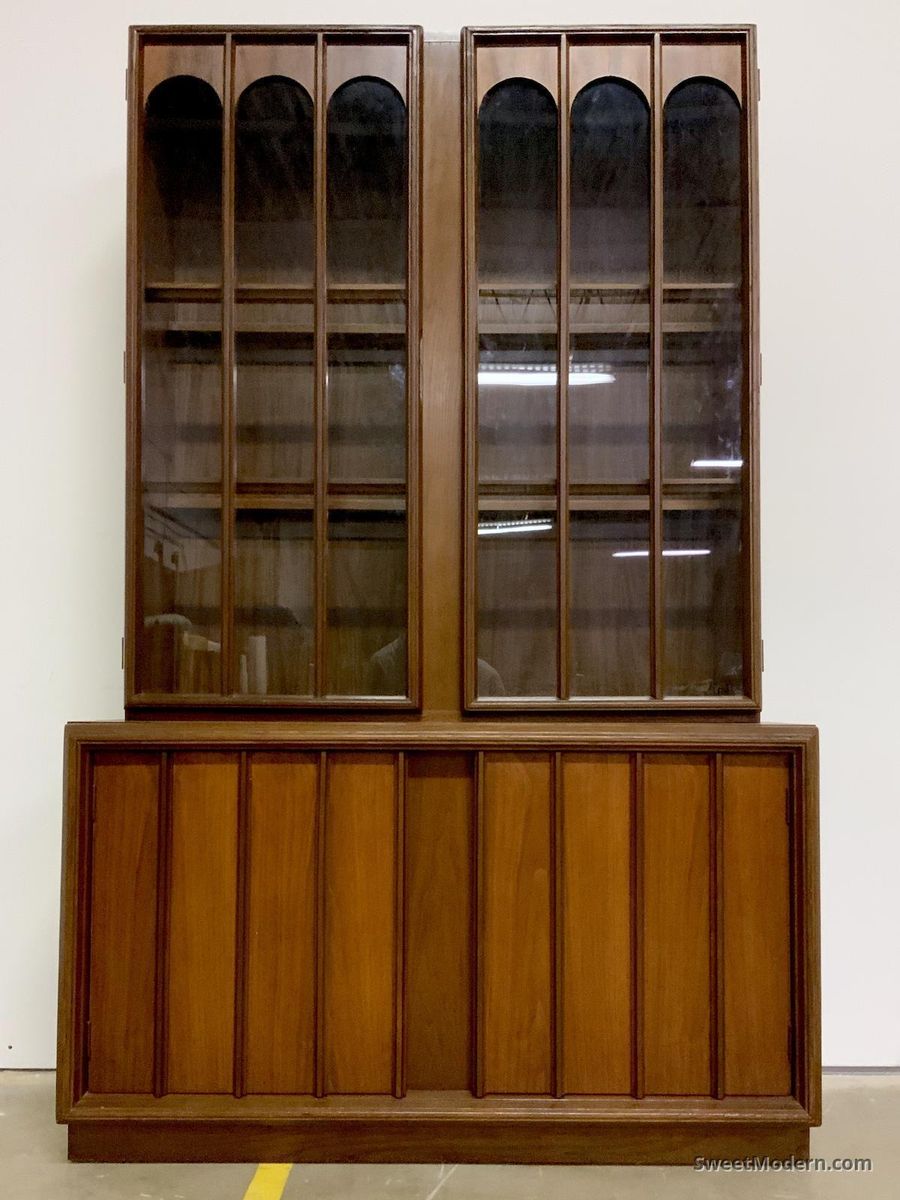 Keller Mid-Century Vintage Hutch / China Cabinet