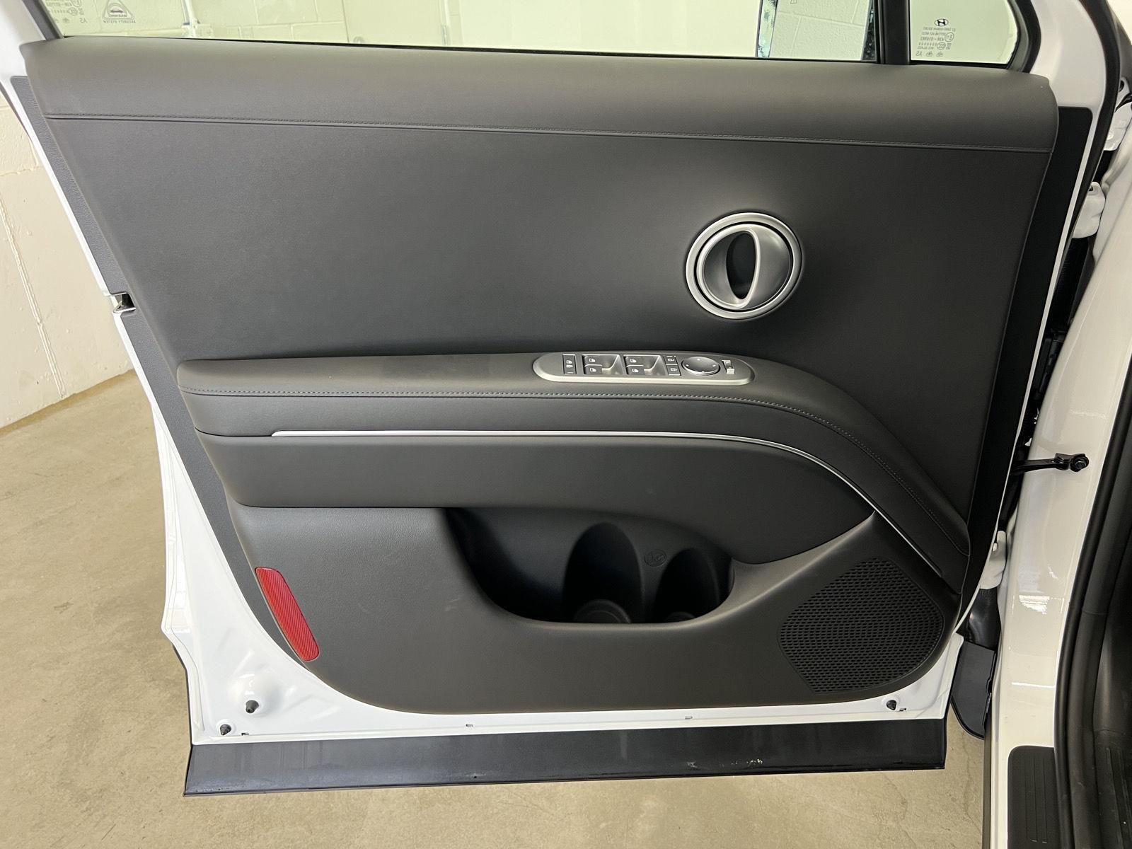 Main image 12