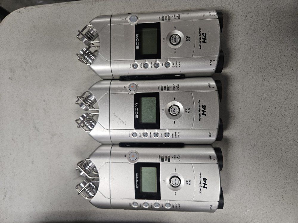 Zoom h4 handheld recorder