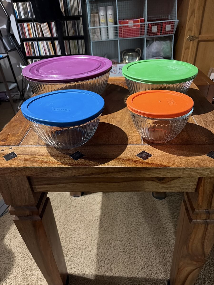 Vintage Pyrex Ribbed Glass Mixing Bowl Set with Lids - 4 Pieces, Multicolor Lids