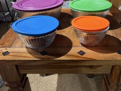 Vintage Pyrex Ribbed Glass Mixing Bowl Set with Lids - 4 Pieces, Multicolor Lids