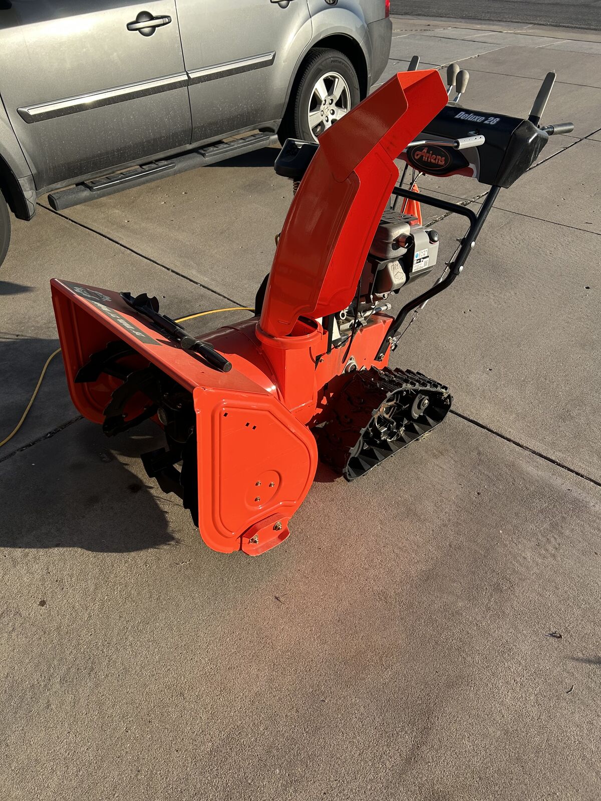 Ariens Delux 28 track snowblower