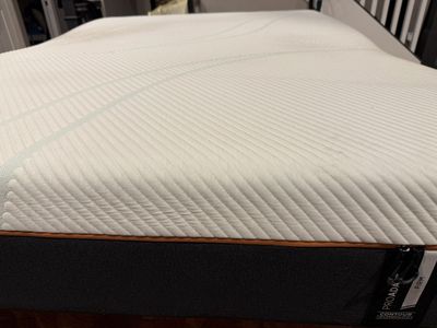 Temper pedic pro adapt firm with adjustable base