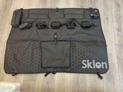 Sklon Tailgate Bike Pad with Anti-Theft Lock - Mid-Size Trucks