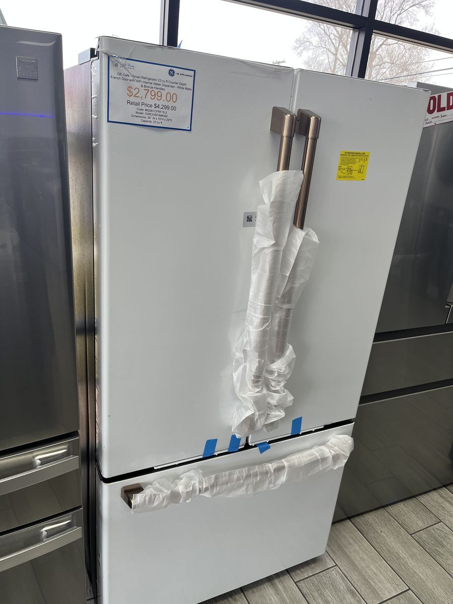 OPEN BOX DISCOUNTED - CAFÉ™ 23.1 Cu. Ft. Smart Counter-Depth French-Door Refrigerator