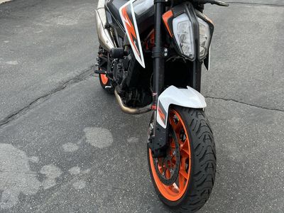 2020 KTM Duke 890R