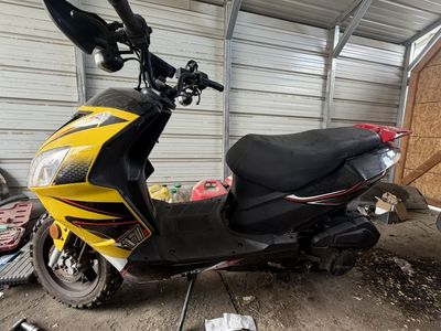 4 SALE>> 2014 150cc scooter