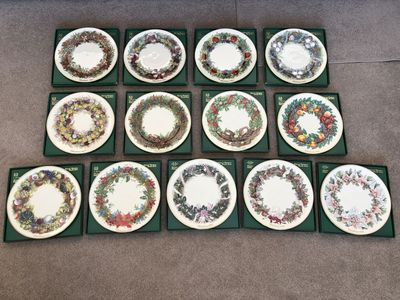 Lenox Thirteen Colony Commemorative Wreath Plates -- Set of 13