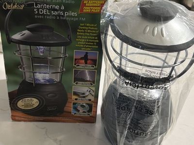 Innovage Outdoor 5X LED Battery-Free Lantern with FM Scan Radio
