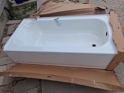 Aloha 60 in. x 30 in. NEW Alcove Soaking Bathtub with Right hand Drain in White