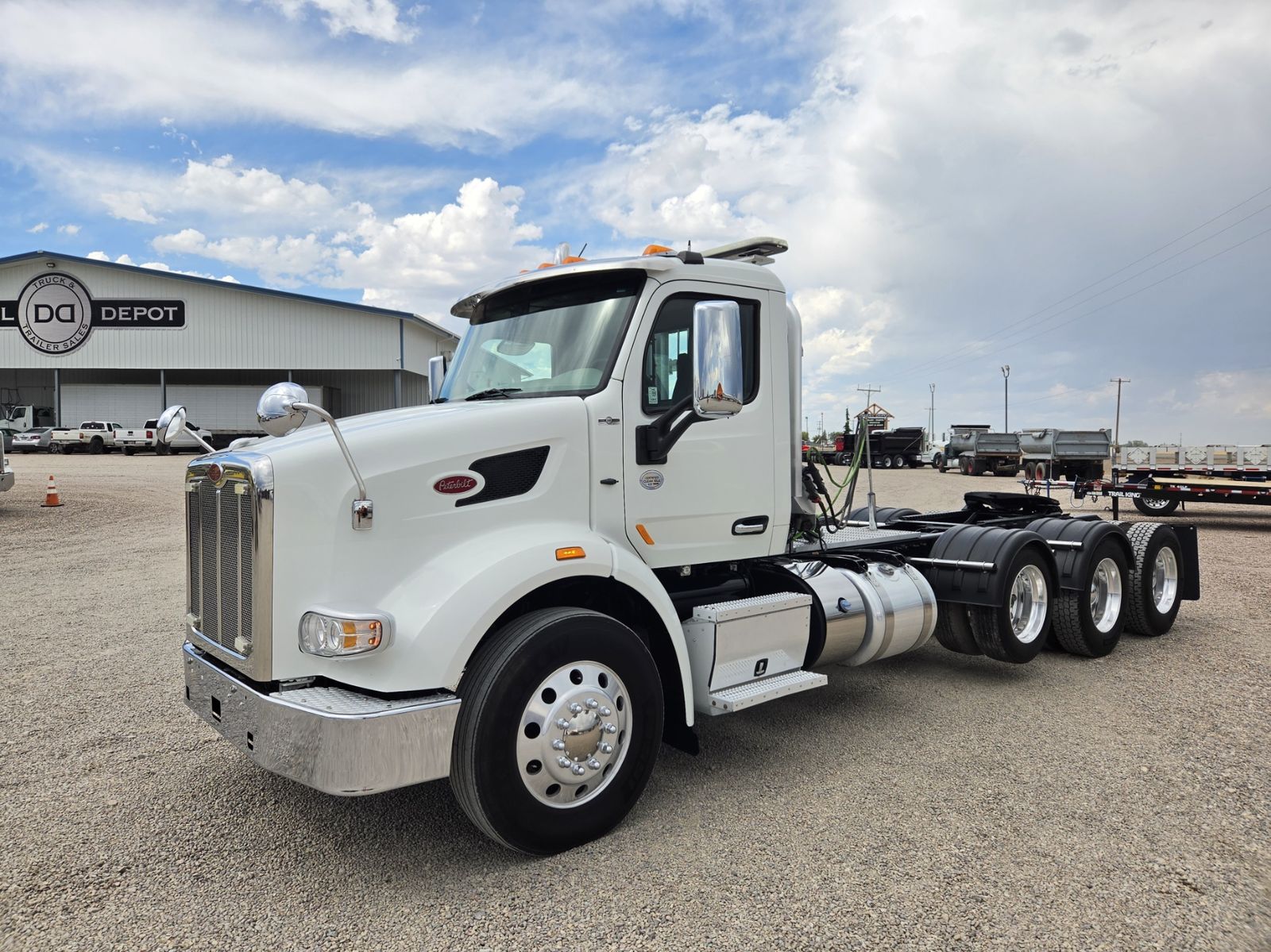 2020 PETERBILT 567