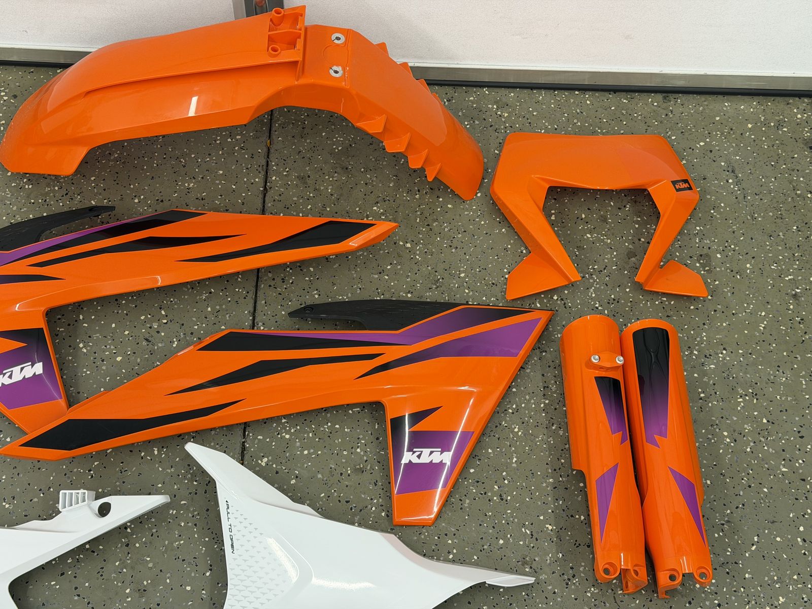 Main image 5