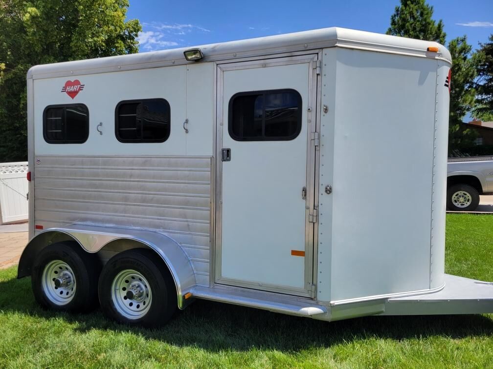 2 HORSE SLANT BUMPER PULL WITH DRESSING ROOM FRONT AND TACK ROOM IN BACK